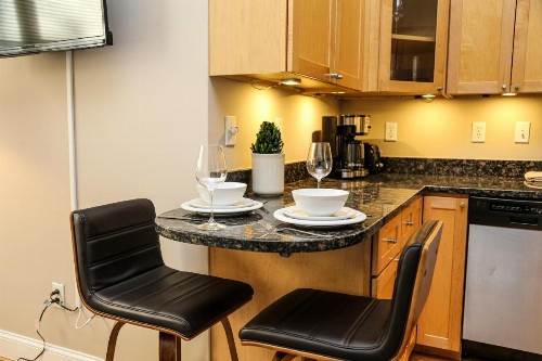 Stylish 2 Bedroom in South End - image 11