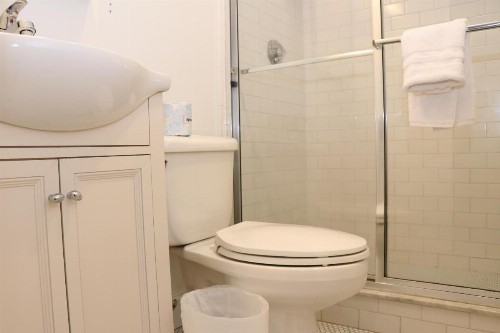 Stylish 2 Bedroom in South End - image 6