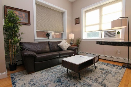Stylish 2 Bedroom in South End - image 9