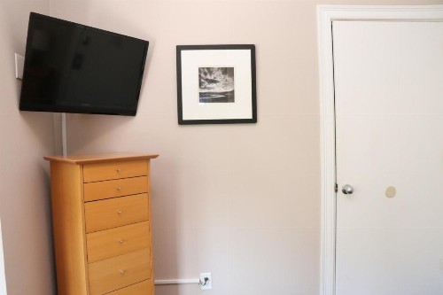 Stylish Downtown Studio #32 - image 4