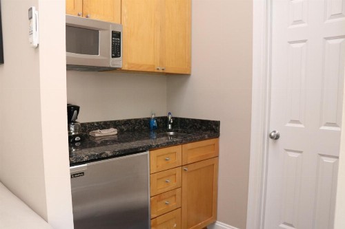 Stylish Downtown Studio #32 - image 5
