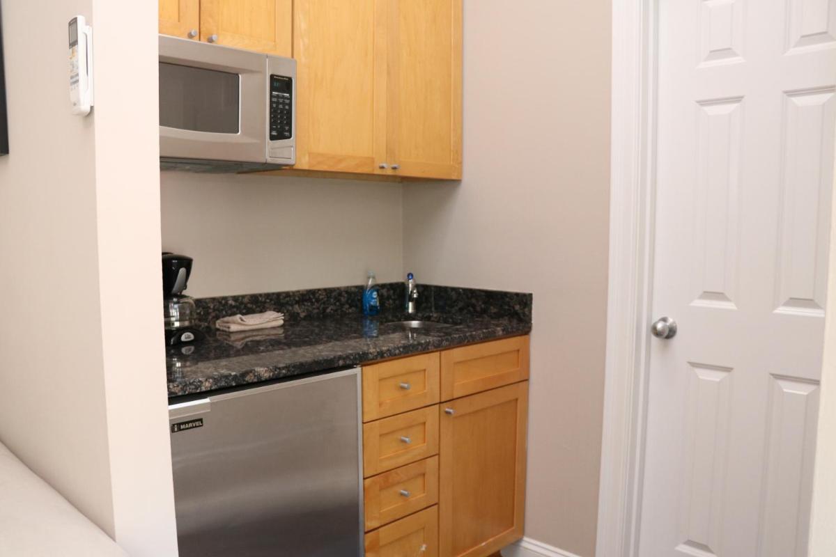 Stylish Downtown Studio #32 - image 5