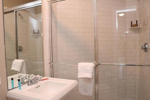 Stylish Downtown Studio #32 - image 7