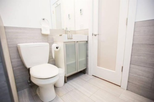 Comfy Beacon Hill Studio Great for Work Travel #7 - image 10