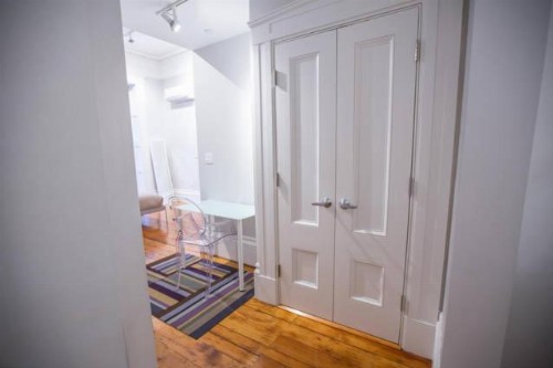 Comfy Beacon Hill Studio Great for Work Travel #7 - image 5