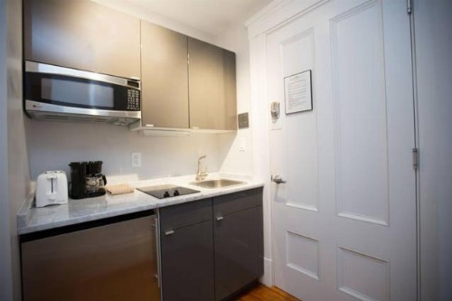 Comfy Beacon Hill Studio Great for Work Travel #7 - image 7