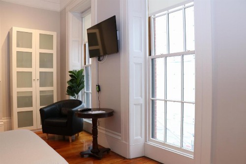 Charming & Stylish Studio on Beacon Hill #8 - image 6