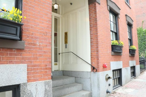Charming & Stylish Studio on Beacon Hill #9 - image 6