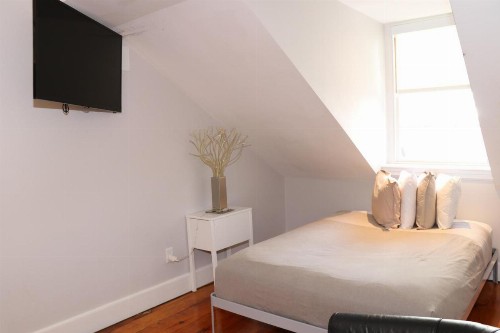 Comfy Beacon Hill Studio Great for Work Travel #13 - image 10