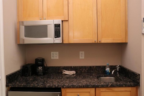 Stylish Downtown Studio in the SouthEnd C.Ave #24 - image 5