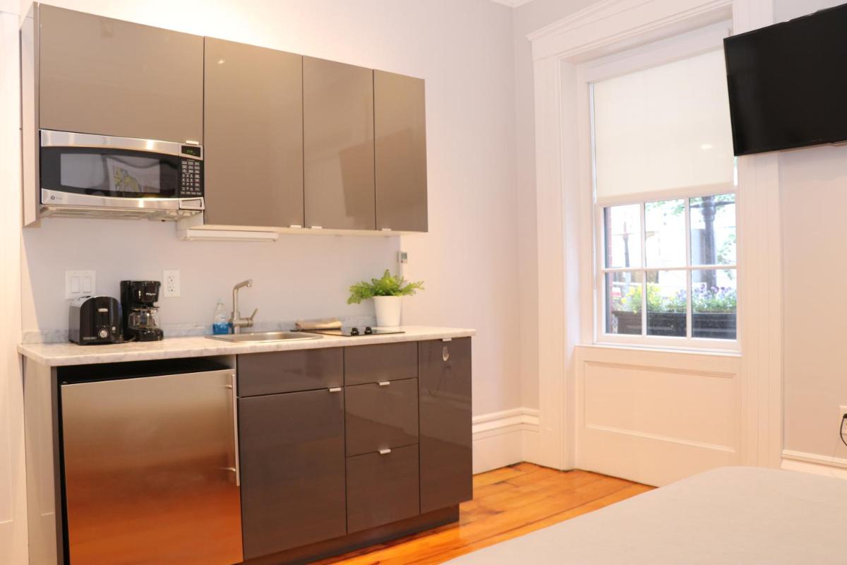 Downtown Beacon Hill Convenient Comfy Studio #1 - image 3