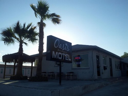 Oasis Boutique Motel - image 3