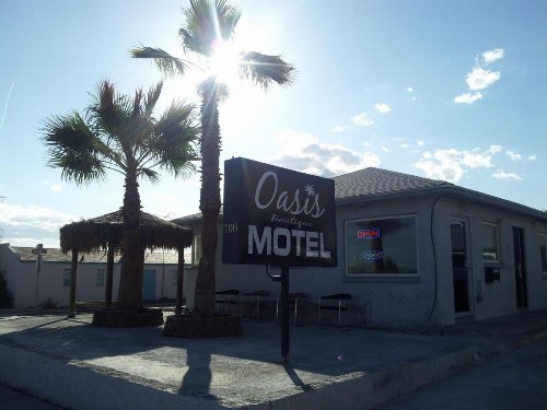 Oasis Boutique Motel - image 4