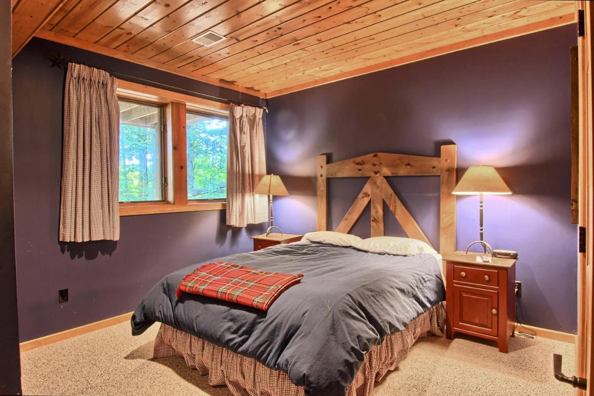 823 Mountain Cabin - image 4