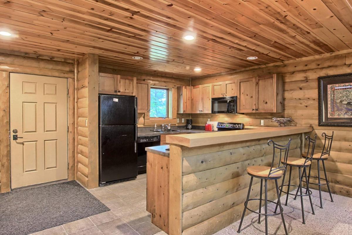 823 Mountain Cabin - image 5