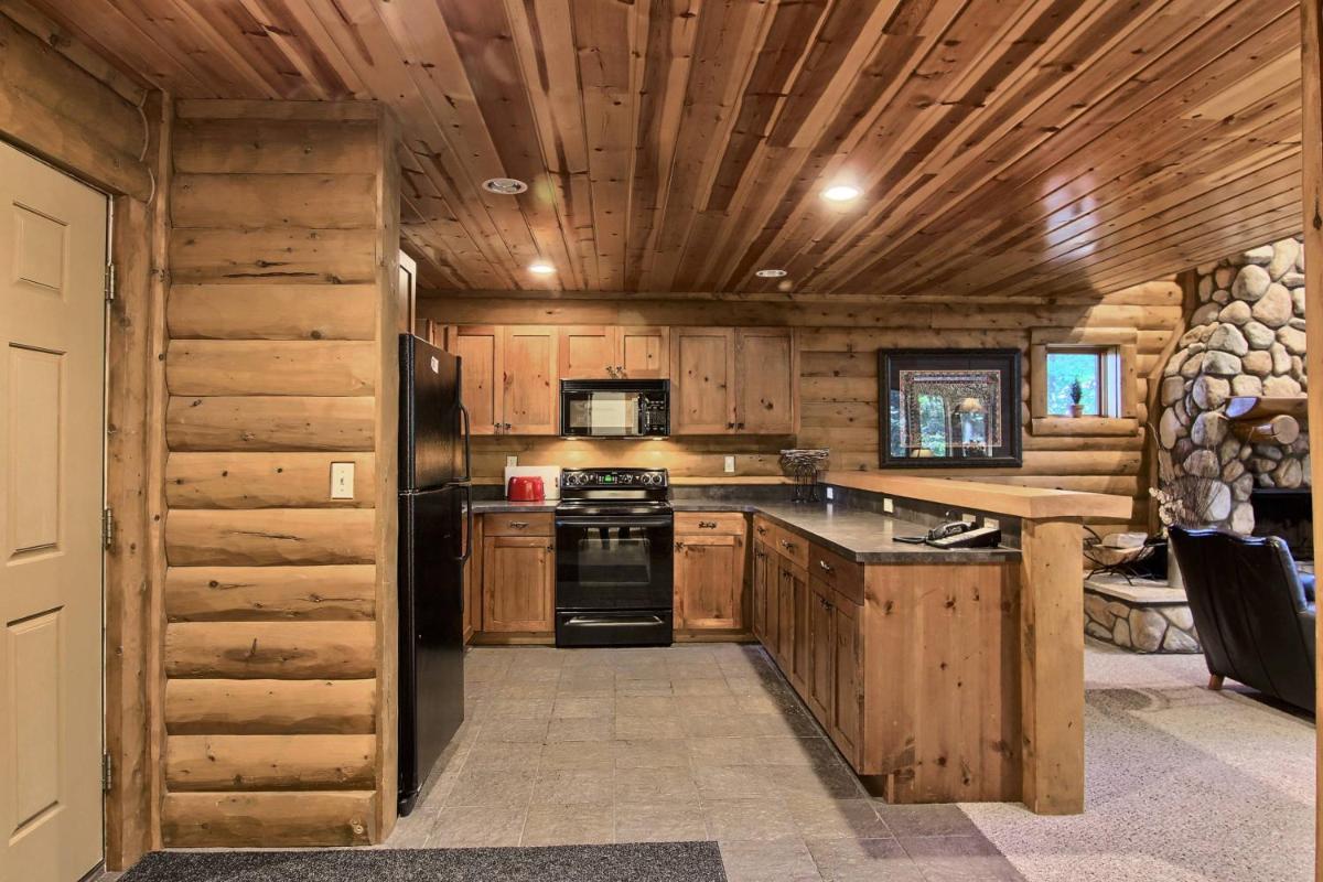 823 Mountain Cabin - image 6