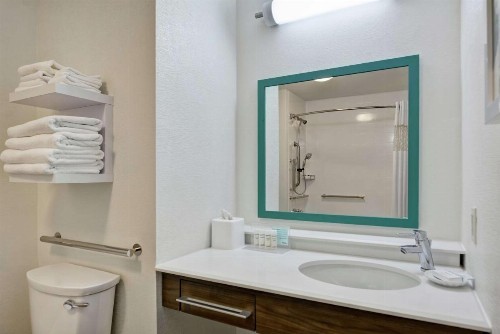 Hampton Inn & Suites Boynton Beach - image 3