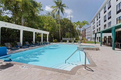 Hampton Inn & Suites Boynton Beach - image 4