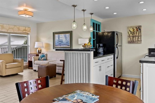 Sun Dek Beach House - image 13