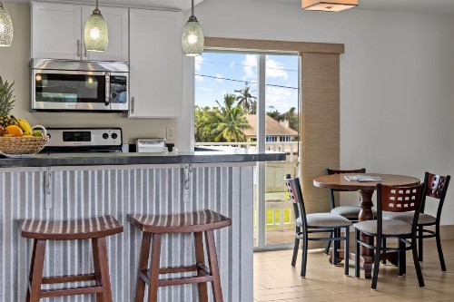 Sun Dek Beach House - image 15