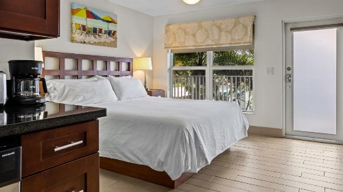 Sun Dek Beach House - image 18