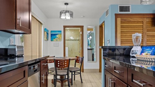 Sun Dek Beach House - image 21