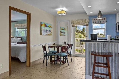 Sun Dek Beach House - image 22