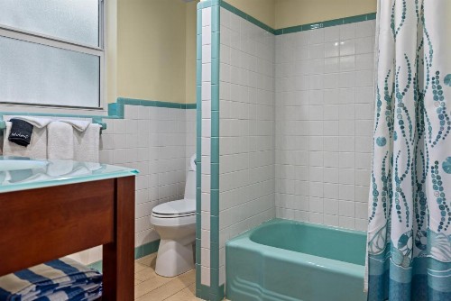 Sun Dek Beach House - image 23