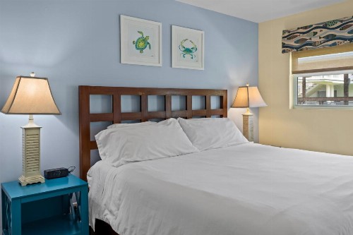 Sun Dek Beach House - image 25