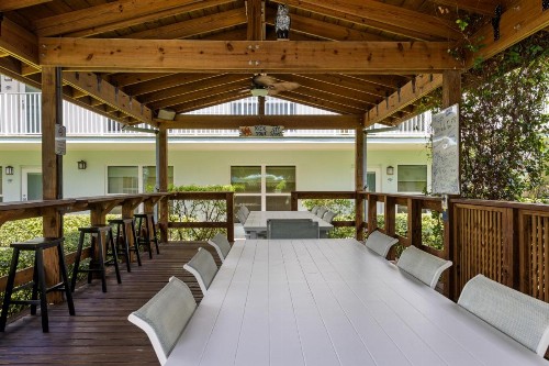 Sun Dek Beach House - image 30