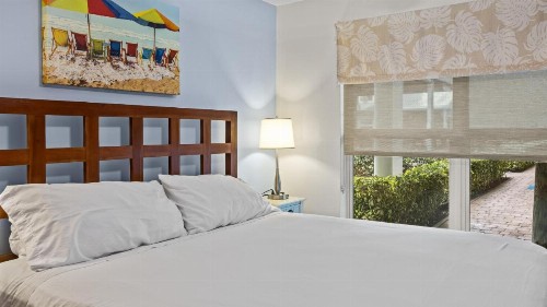 Sun Dek Beach House - image 5