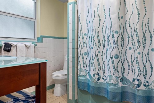 Sun Dek Beach House - image 6