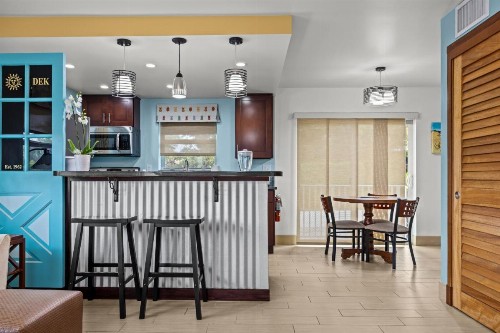 Sun Dek Beach House - image 7