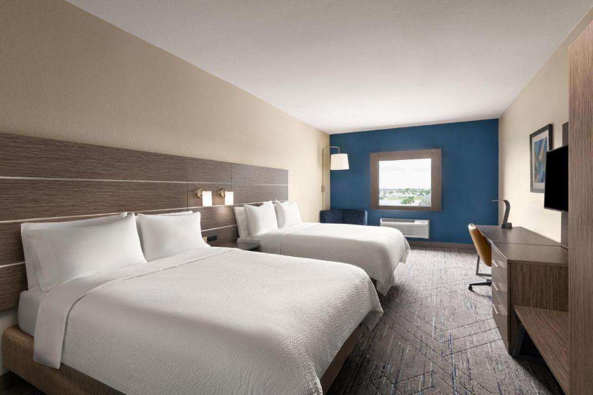 Holiday Inn Express & Suites Boynton Beach West - image 2