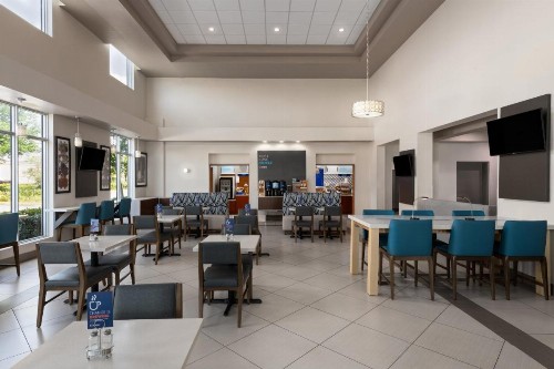 Holiday Inn Express & Suites Boynton Beach West - image 3