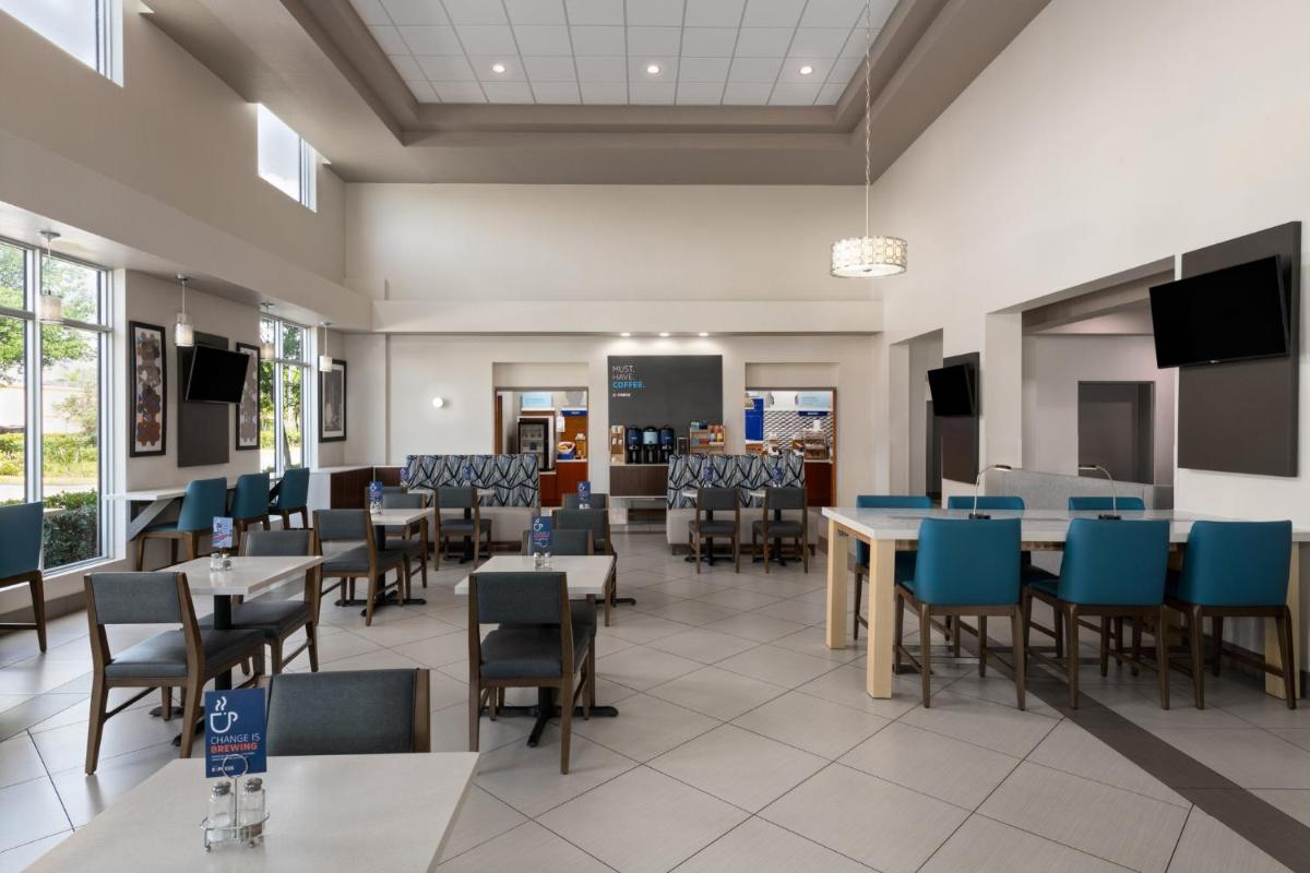 Holiday Inn Express & Suites Boynton Beach West - image 3