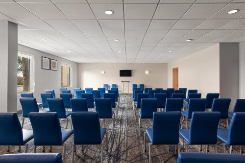 Holiday Inn Express & Suites Boynton Beach West - image 4