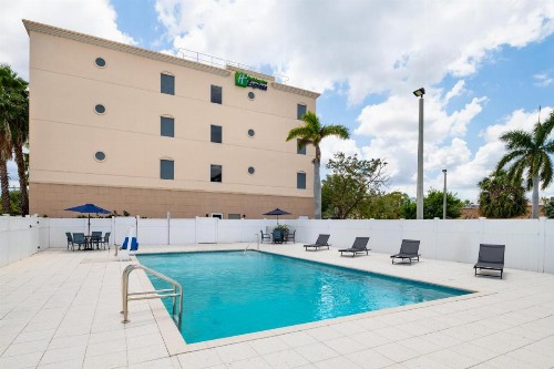 Holiday Inn Express & Suites Boynton Beach West - image 7