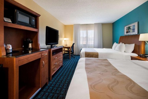 Quality Inn & Suites - image 17