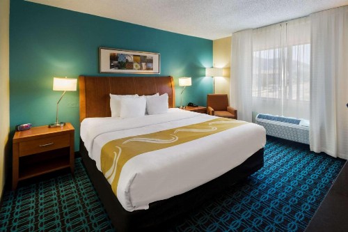 Quality Inn & Suites - image 21
