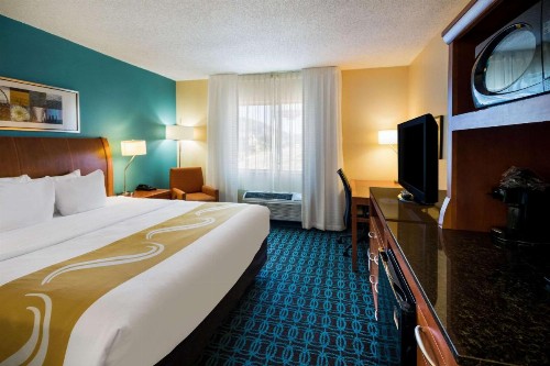 Quality Inn & Suites - image 22