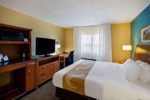Quality Inn & Suites - image 26