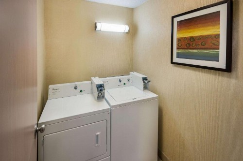 Quality Inn & Suites - image 36