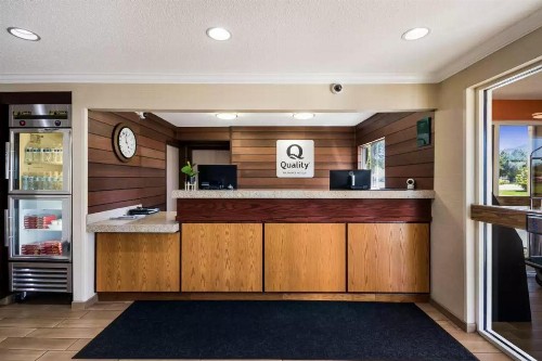 Quality Inn & Suites - image 38