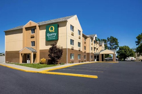 Quality Inn & Suites - image 4