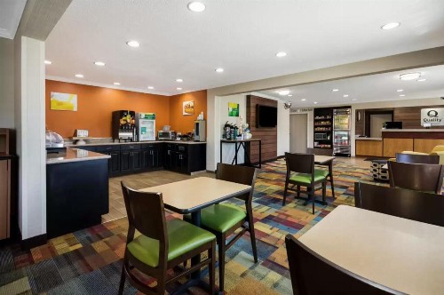 Quality Inn & Suites - image 40