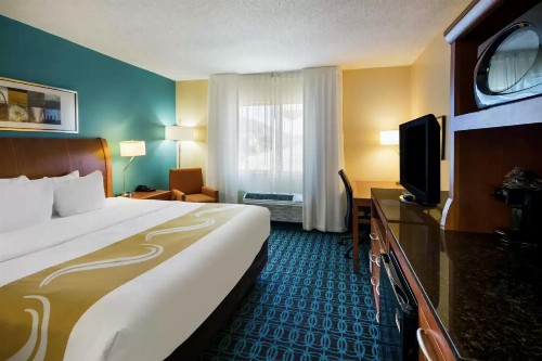 Quality Inn & Suites - image 42