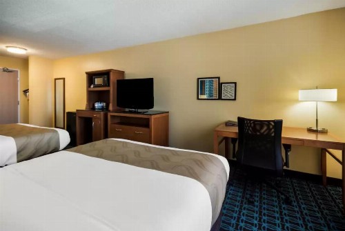 Quality Inn & Suites - image 47
