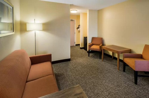 Quality Inn & Suites - image 50