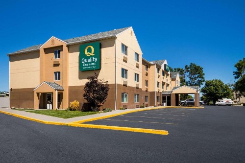 Quality Inn & Suites - image 6